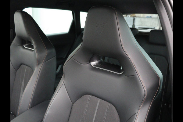 CUPRA Leon 1.4 e-Hybrid VZ Business | 245pk | Origineel NL | Trekhaak | Stuurverwarming |  Carplay | Adaptive cruise | Sfeerverlichting | Navigatie | Parkeerhulp | Keyless | PHEV | Plug In