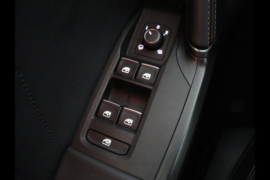 CUPRA Leon 1.4 e-Hybrid VZ Business | 245pk | Origineel NL | Trekhaak | Stuurverwarming |  Carplay | Adaptive cruise | Sfeerverlichting | Navigatie | Parkeerhulp | Keyless | PHEV | Plug In