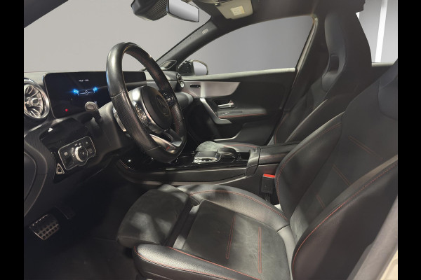 Mercedes-Benz A-Klasse 220 Premium Plus AMG | Sfeer | 18"| Camera | Stoelverw | Parkeersensors | Burmester | Matrix |
