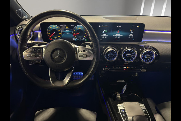 Mercedes-Benz A-Klasse 220 Premium Plus AMG | Sfeer | 18"| Camera | Stoelverw | Parkeersensors | Burmester | Matrix |