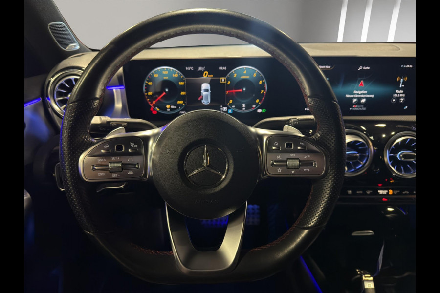 Mercedes-Benz A-Klasse 220 Premium Plus AMG | Sfeer | 18"| Camera | Stoelverw | Parkeersensors | Burmester | Matrix |