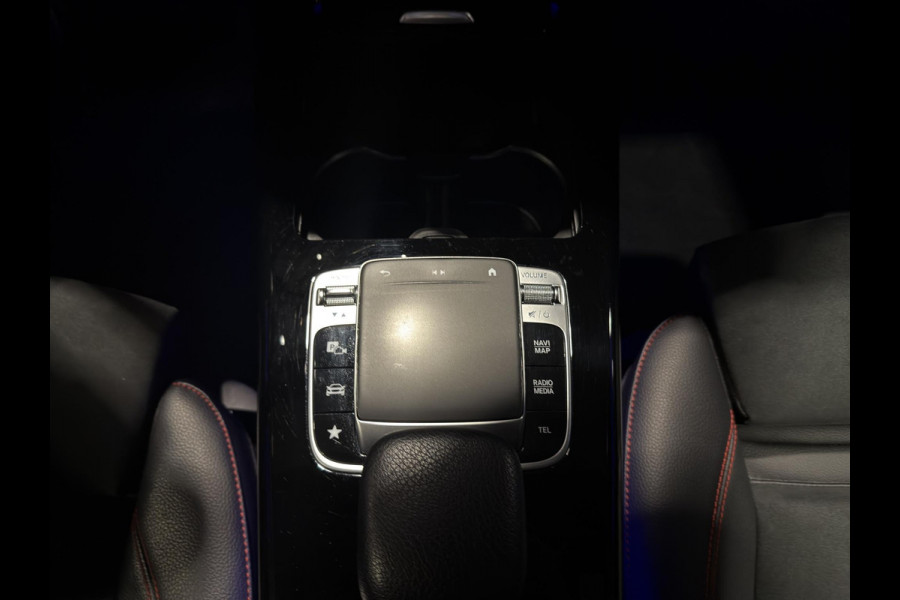Mercedes-Benz A-Klasse 220 Premium Plus AMG | Sfeer | 18"| Camera | Stoelverw | Parkeersensors | Burmester | Matrix |