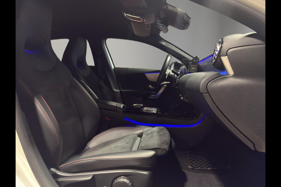 Mercedes-Benz A-Klasse 220 Premium Plus AMG | Sfeer | 18"| Camera | Stoelverw | Parkeersensors | Burmester | Matrix |
