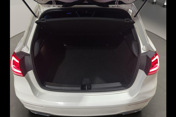Mercedes-Benz A-Klasse 220 Premium Plus AMG | Sfeer | 18"| Camera | Stoelverw | Parkeersensors | Burmester | Matrix |
