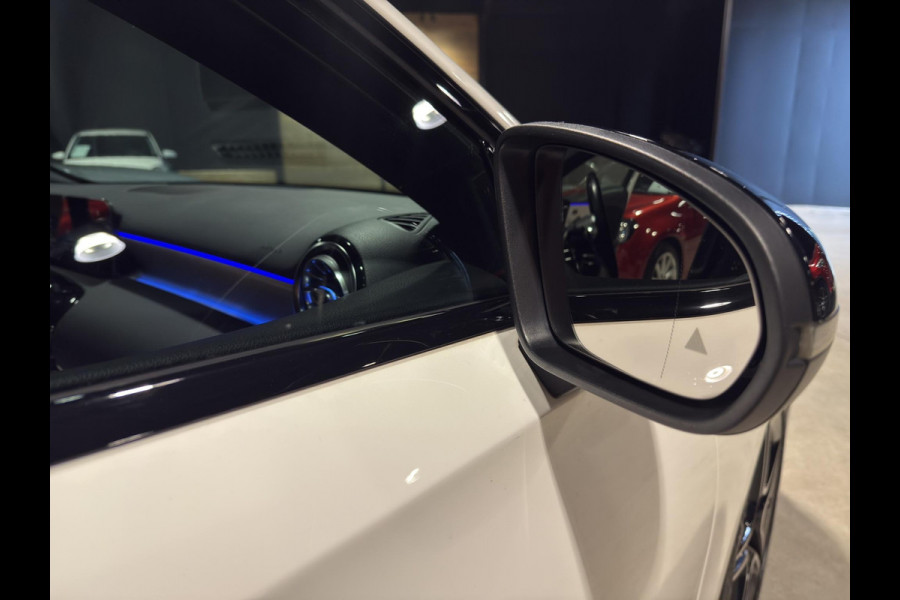 Mercedes-Benz A-Klasse 220 Premium Plus AMG | Sfeer | 18"| Camera | Stoelverw | Parkeersensors | Burmester | Matrix |