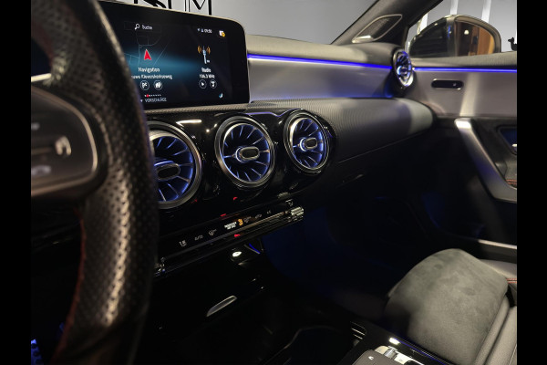 Mercedes-Benz A-Klasse 220 Premium Plus AMG | Sfeer | 18"| Camera | Stoelverw | Parkeersensors | Burmester | Matrix |
