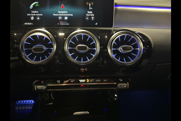 Mercedes-Benz A-Klasse 220 Premium Plus AMG | Sfeer | 18"| Camera | Stoelverw | Parkeersensors | Burmester | Matrix |