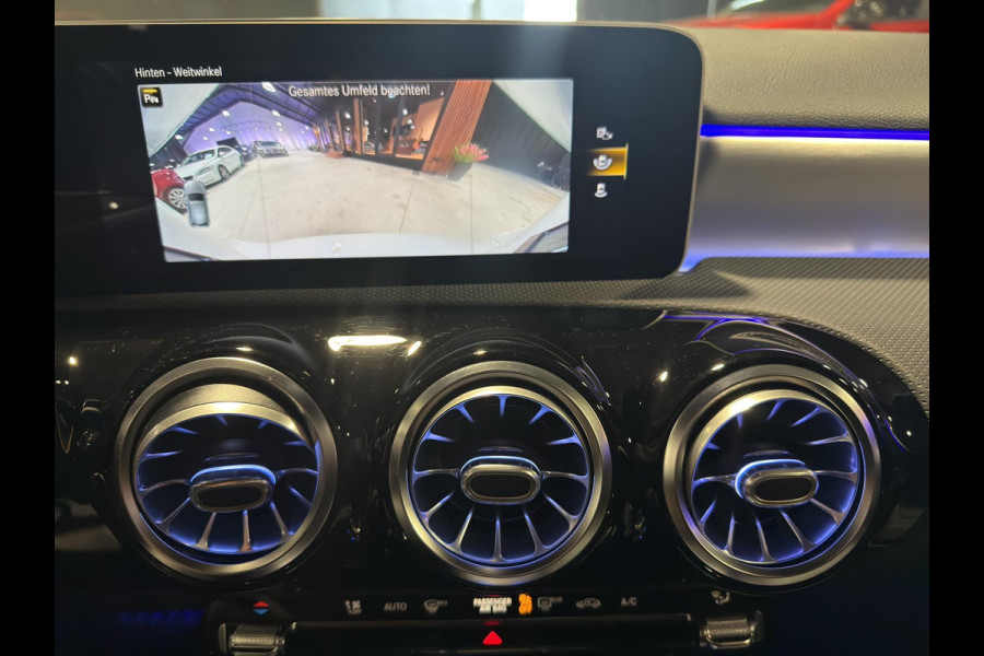 Mercedes-Benz A-Klasse 220 Premium Plus AMG | Sfeer | 18"| Camera | Stoelverw | Parkeersensors | Burmester | Matrix |