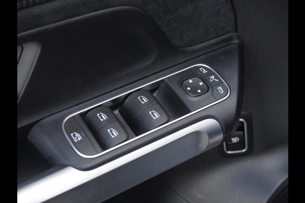 Mercedes-Benz EQB 250 AMG Line 67 kWh | SOH 95% | Panoramadak | Head-Up Display | 360 Camera | Sfeerverlichting |