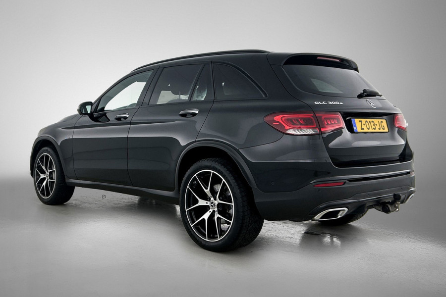 Mercedes-Benz GLC 300e 4MATIC Premium (SFEERVERLICHTING, ELEKT. WEGKLAPBARE TREKHAAK, ADAPTIEVE CRUISE, GOED ONDERHOUDEN)