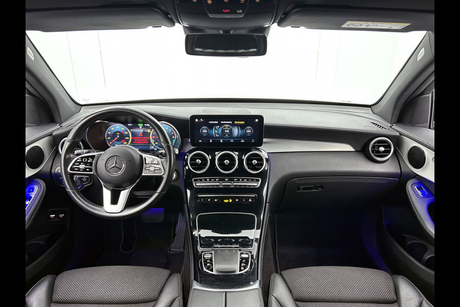 Mercedes-Benz GLC 300e 4MATIC Premium (SFEERVERLICHTING, ELEKT. WEGKLAPBARE TREKHAAK, ADAPTIEVE CRUISE, GOED ONDERHOUDEN)