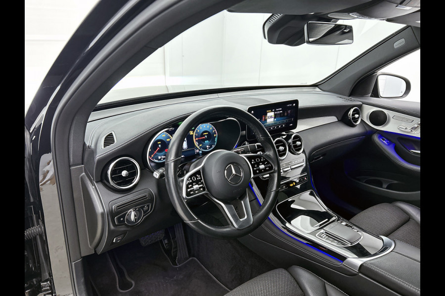 Mercedes-Benz GLC 300e 4MATIC Premium (SFEERVERLICHTING, ELEKT. WEGKLAPBARE TREKHAAK, ADAPTIEVE CRUISE, GOED ONDERHOUDEN)