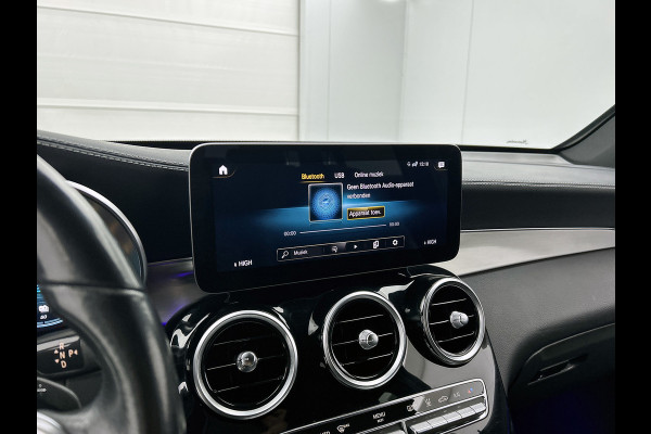 Mercedes-Benz GLC 300e 4MATIC Premium (SFEERVERLICHTING, ELEKT. WEGKLAPBARE TREKHAAK, ADAPTIEVE CRUISE, GOED ONDERHOUDEN)