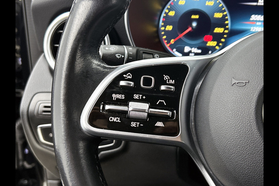 Mercedes-Benz GLC 300e 4MATIC Premium (SFEERVERLICHTING, ELEKT. WEGKLAPBARE TREKHAAK, ADAPTIEVE CRUISE, GOED ONDERHOUDEN)