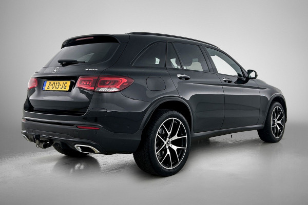 Mercedes-Benz GLC 300e 4MATIC Premium (SFEERVERLICHTING, ELEKT. WEGKLAPBARE TREKHAAK, ADAPTIEVE CRUISE, GOED ONDERHOUDEN)