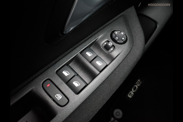 Peugeot 208 1.2 PureTech Active pack Sport (APPLE CARPLAY,LED,PARKEERSENSOREN,SPORTSTOELEN,CLIMATE,CRUISE,LM-VELGEN,NIEUWE APK)