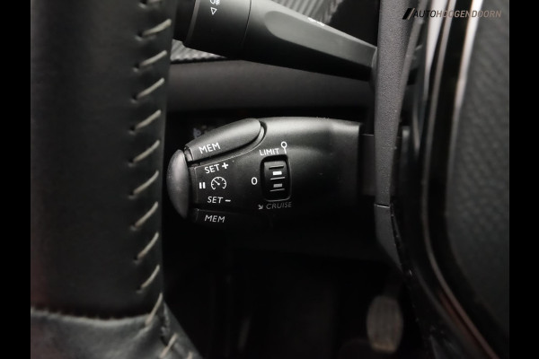 Peugeot 208 1.2 PureTech Active pack Sport (APPLE CARPLAY,LED,PARKEERSENSOREN,SPORTSTOELEN,CLIMATE,CRUISE,LM-VELGEN,NIEUWE APK)
