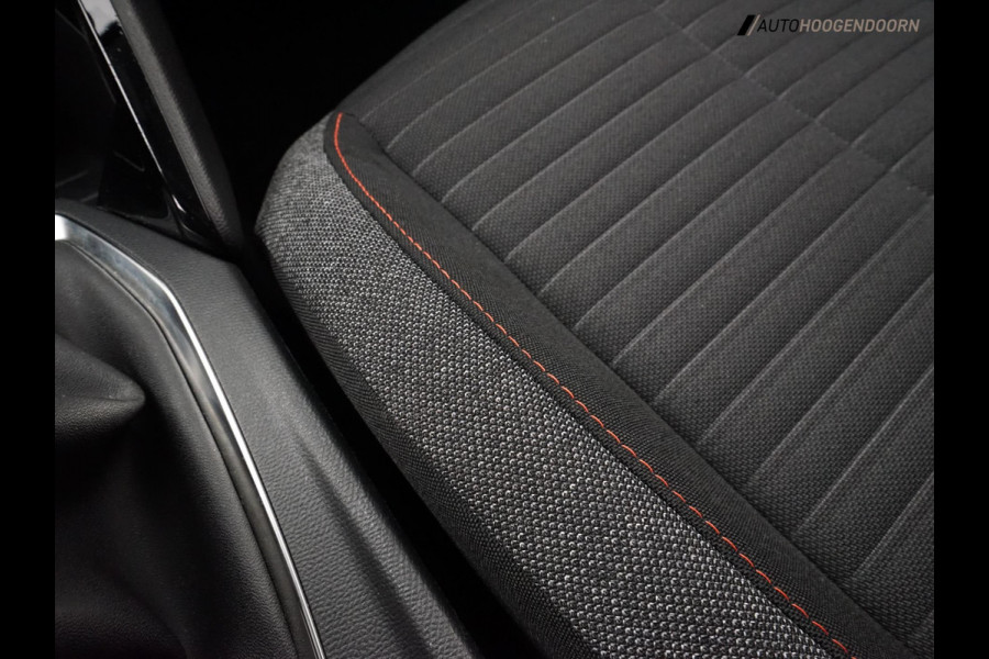 Peugeot 208 1.2 PureTech Active pack Sport (APPLE CARPLAY,LED,PARKEERSENSOREN,SPORTSTOELEN,CLIMATE,CRUISE,LM-VELGEN,NIEUWE APK)