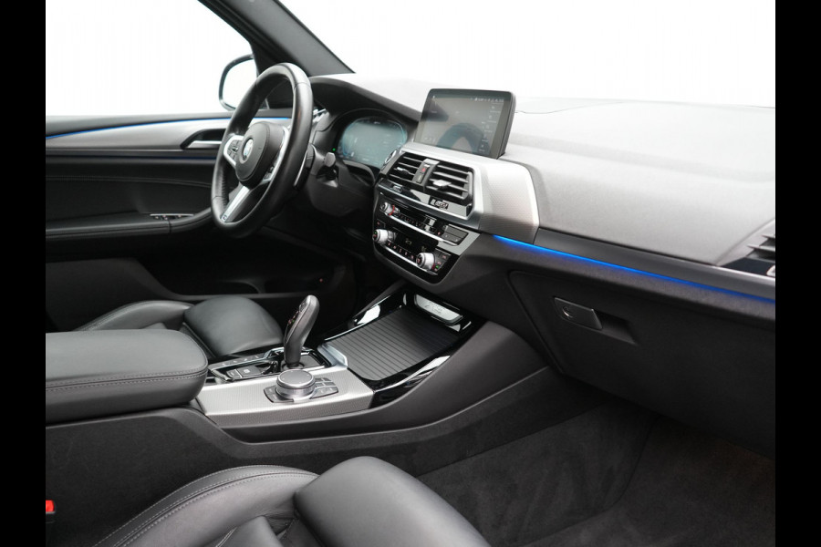 BMW X3 xDrive30e M Sport Plug In Hybrid 293pk Dealer O.H. PHEV | Head Up | 360 Camera | Lederen Sportstoelen Verwarmd | Sfeerverlichting | Keyless | Blis | Virtual | Navigatie | DAB | Cruise Control | Carbon Schwarz Metallic |
