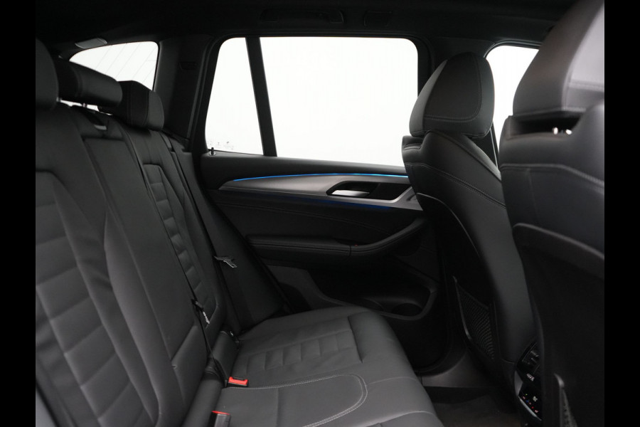 BMW X3 xDrive30e M Sport Plug In Hybrid 293pk Dealer O.H. PHEV | Head Up | 360 Camera | Lederen Sportstoelen Verwarmd | Sfeerverlichting | Keyless | Blis | Virtual | Navigatie | DAB | Cruise Control | Carbon Schwarz Metallic |