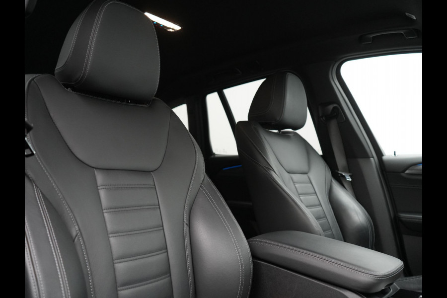 BMW X3 xDrive30e M Sport Plug In Hybrid 293pk Dealer O.H. PHEV | Head Up | 360 Camera | Lederen Sportstoelen Verwarmd | Sfeerverlichting | Keyless | Blis | Virtual | Navigatie | DAB | Cruise Control | Carbon Schwarz Metallic |