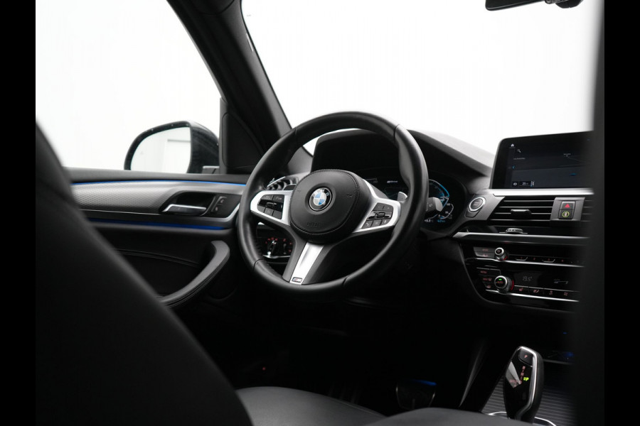 BMW X3 xDrive30e M Sport Plug In Hybrid 293pk Dealer O.H. PHEV | Head Up | 360 Camera | Lederen Sportstoelen Verwarmd | Sfeerverlichting | Keyless | Blis | Virtual | Navigatie | DAB | Cruise Control | Carbon Schwarz Metallic |