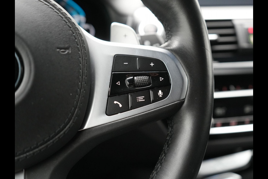 BMW X3 xDrive30e M Sport Plug In Hybrid 293pk Dealer O.H. PHEV | Head Up | 360 Camera | Lederen Sportstoelen Verwarmd | Sfeerverlichting | Keyless | Blis | Virtual | Navigatie | DAB | Cruise Control | Carbon Schwarz Metallic |