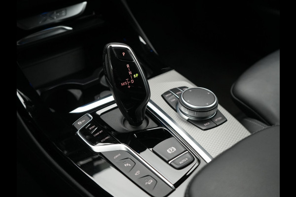 BMW X3 xDrive30e M Sport Plug In Hybrid 293pk Dealer O.H. PHEV | Head Up | 360 Camera | Lederen Sportstoelen Verwarmd | Sfeerverlichting | Keyless | Blis | Virtual | Navigatie | DAB | Cruise Control | Carbon Schwarz Metallic |