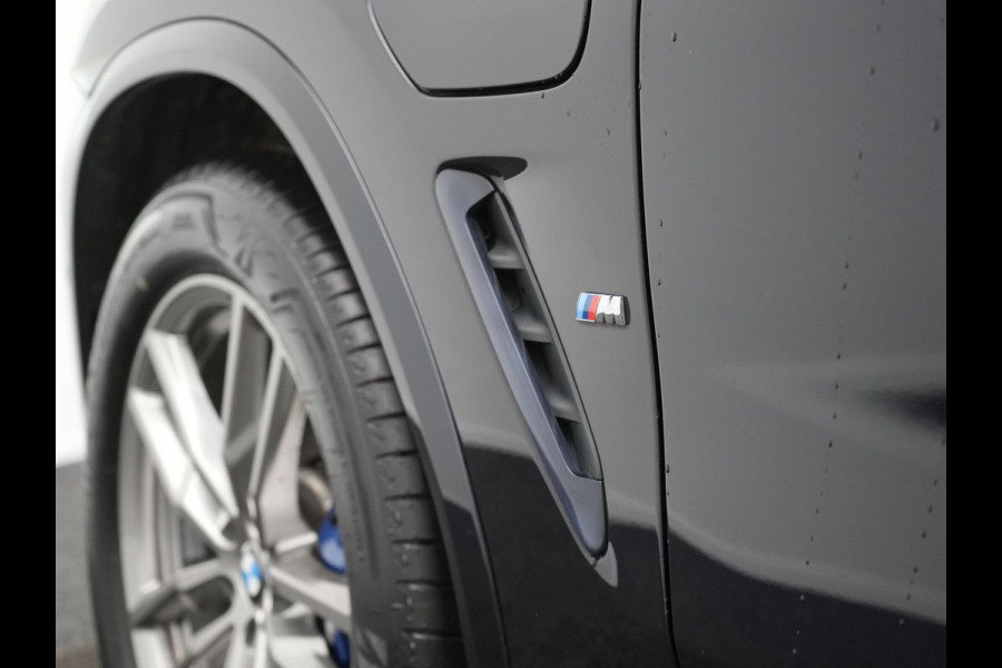 BMW X3 xDrive30e M Sport Plug In Hybrid 293pk Dealer O.H. PHEV | Head Up | 360 Camera | Lederen Sportstoelen Verwarmd | Sfeerverlichting | Keyless | Blis | Virtual | Navigatie | DAB | Cruise Control | Carbon Schwarz Metallic |
