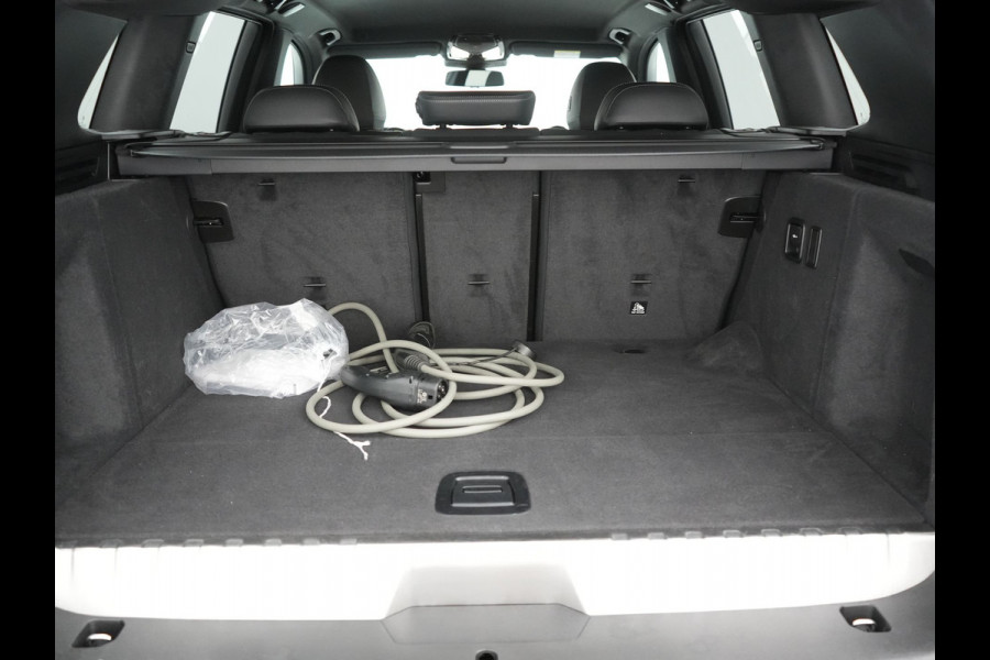 BMW X3 xDrive30e M Sport Plug In Hybrid 293pk Dealer O.H. PHEV | Head Up | 360 Camera | Lederen Sportstoelen Verwarmd | Sfeerverlichting | Keyless | Blis | Virtual | Navigatie | DAB | Cruise Control | Carbon Schwarz Metallic |