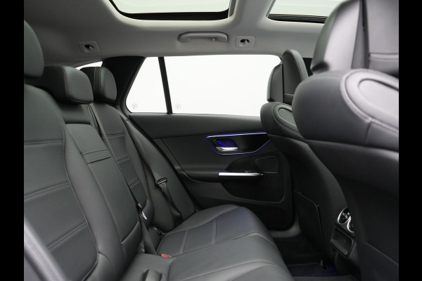 Mercedes-Benz C-Klasse Estate 300 e Avantgarde Plug In Hybrid 313pk Dealer O.H. PHEV | Panodak | 360 Camera | Lederen Sportstoelen & Stuur Verwarmd | Sfeerverlichting | Apple Carplay | Blis | Navigatie | Cruise Control | Virtual | DAB |