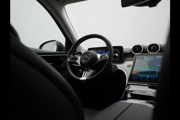 Mercedes-Benz C-Klasse Estate 300 e Avantgarde Plug In Hybrid 313pk Dealer O.H. PHEV | Panodak | 360 Camera | Lederen Sportstoelen & Stuur Verwarmd | Sfeerverlichting | Apple Carplay | Blis | Navigatie | Cruise Control | Virtual | DAB |