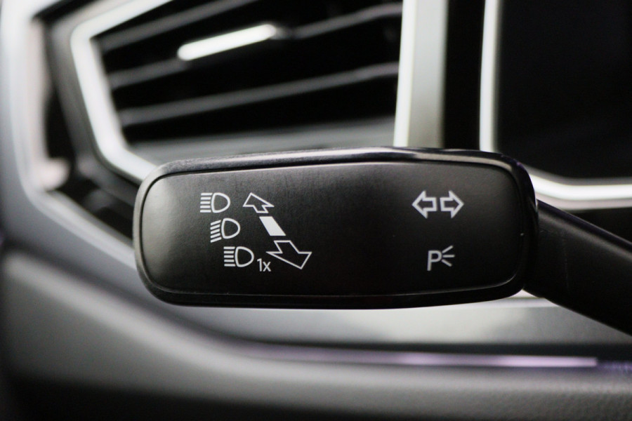 Volkswagen Polo 1.0 TSI Highline Business R-Line