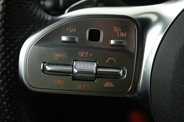 Mercedes-Benz EQC 400 4MATIC Business Solution AMG 80 kWh (SFEERVERLICHTING, STOELVERWARMING, ACHTERUITRIJCAMERA, ELEKTR STOELEN)