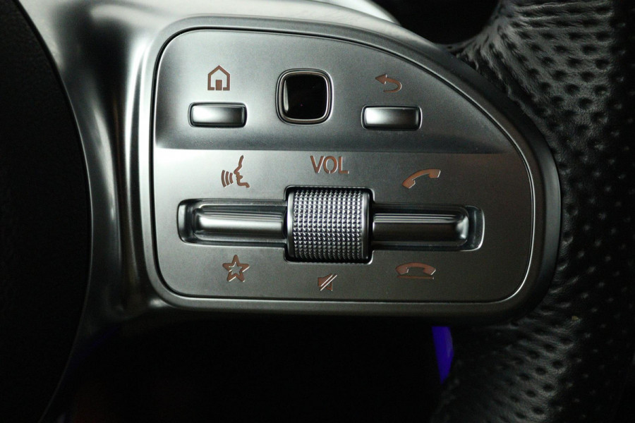 Mercedes-Benz EQC 400 4MATIC Business Solution AMG 80 kWh (SFEERVERLICHTING, STOELVERWARMING, ACHTERUITRIJCAMERA, ELEKTR STOELEN)