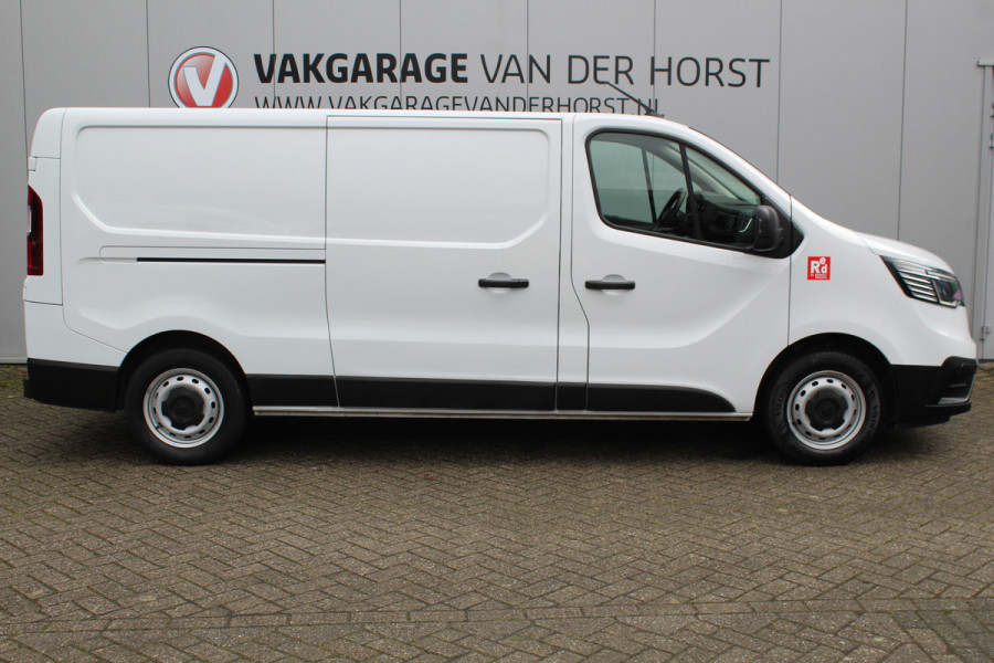 Renault Trafic 2.0-130pk dCi T30 L2H1. Dames en heren ondernemers opgelet ! Erg nette Renault Trafic met slechts 45.000km ! Airco, cruise control,  trekhaak, laadruimte betimmerd, telefoonvoorb., bijrijdersbank, centrale vergr. afstand bediend etc, etc