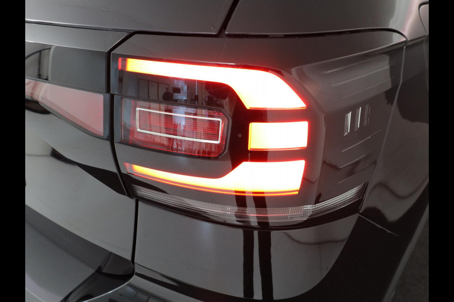 Volkswagen T-Cross 1.5 TSI Style Business R 150pk DSG| digital display| dodehoek| 17'LM-velgen| Camera