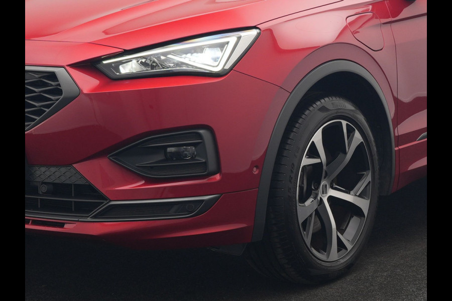 Seat Tarraco 1.4 TSI e-Hybrid FR Plug In Hybrid 245pk PHEV | Trekhaak Af Fabriek | Panodak | Adaptive Cruise | 360 Camera | Alcantara Sportstoelen Memory & Verwarmd | Sfeerverlichting | Stuur Verwarmd | Apple Carplay | Keyless | Blis | D