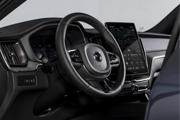 Volvo XC60 2.0 T8 Plug-in hybrid AWD Ultra Black Edition Facelift | Harmon Kardon | S/K Panodak | Dig.Cockpit | Adapt.Cruise | Stoel-+Stuurverw. | 360 Camera | NAV+App.Connect | Auto.Airco | LM 21" | 1049