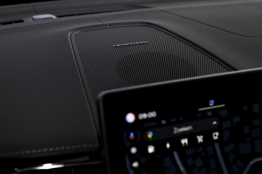 Volvo XC60 2.0 T8 Plug-in hybrid AWD Ultra Black Edition Facelift | Harmon Kardon | S/K Panodak | Dig.Cockpit | Adapt.Cruise | Stoel-+Stuurverw. | 360 Camera | NAV+App.Connect | Auto.Airco | LM 21" | 1049