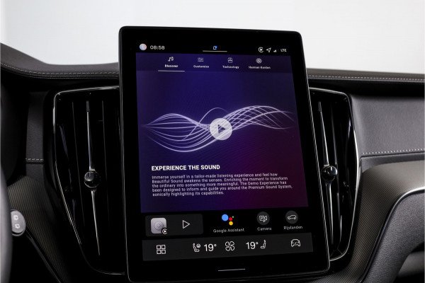 Volvo XC60 2.0 T8 Plug-in hybrid AWD Ultra Black Edition Facelift | Harmon Kardon | S/K Panodak | Dig.Cockpit | Adapt.Cruise | Stoel-+Stuurverw. | 360 Camera | NAV+App.Connect | Auto.Airco | LM 21" | 1049