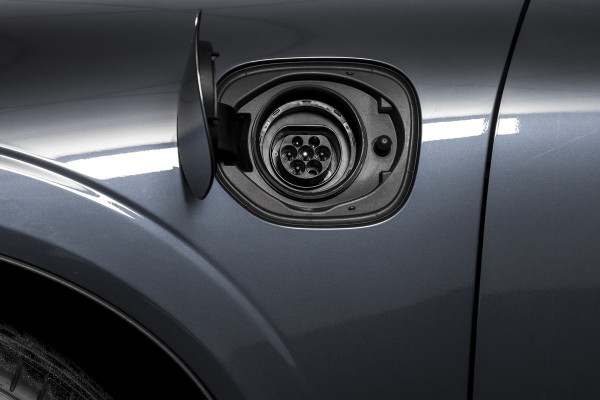 Volvo XC60 2.0 T8 Plug-in hybrid AWD Ultra Black Edition Facelift | Harmon Kardon | S/K Panodak | Dig.Cockpit | Adapt.Cruise | Stoel-+Stuurverw. | 360 Camera | NAV+App.Connect | Auto.Airco | LM 21" | 1049