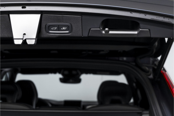 Volvo XC60 2.0 T8 Plug-in hybrid AWD Ultra Black Edition Facelift | Harmon Kardon | S/K Panodak | Dig.Cockpit | Adapt.Cruise | Stoel-+Stuurverw. | 360 Camera | NAV+App.Connect | Auto.Airco | LM 21" | 1049