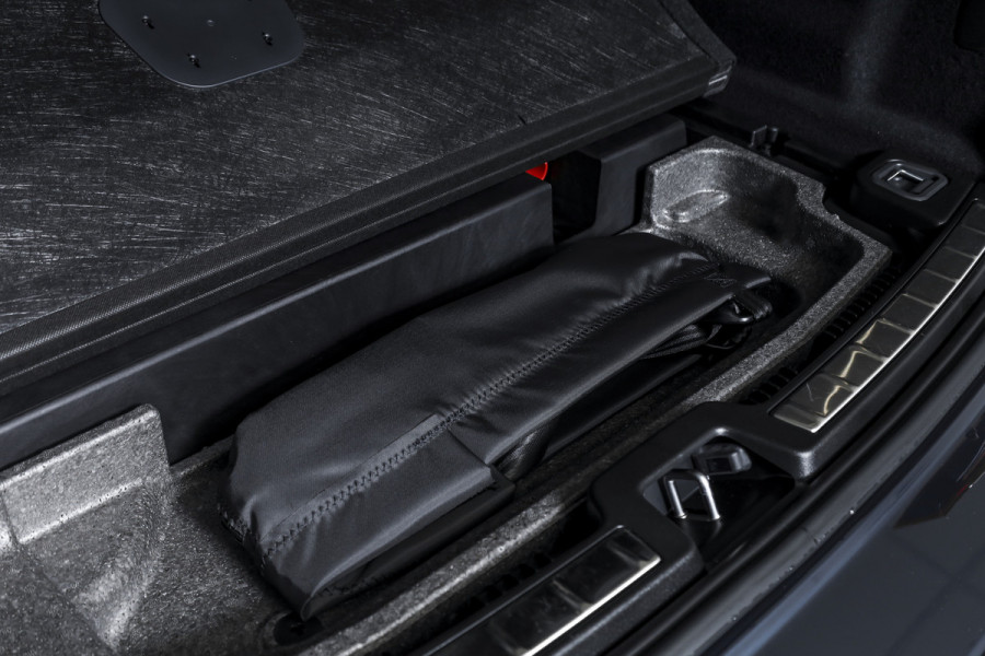 Volvo XC60 2.0 T8 Plug-in hybrid AWD Ultra Black Edition Facelift | Harmon Kardon | S/K Panodak | Dig.Cockpit | Adapt.Cruise | Stoel-+Stuurverw. | 360 Camera | NAV+App.Connect | Auto.Airco | LM 21" | 1049