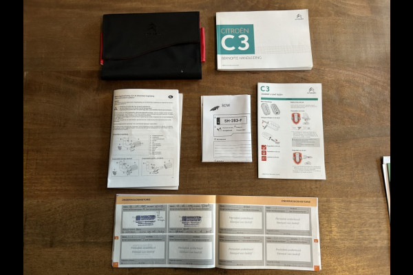 Citroën C3 1.2 Shine Navi, Camera, Carplay, 17" LMV, Trekhaak afn.