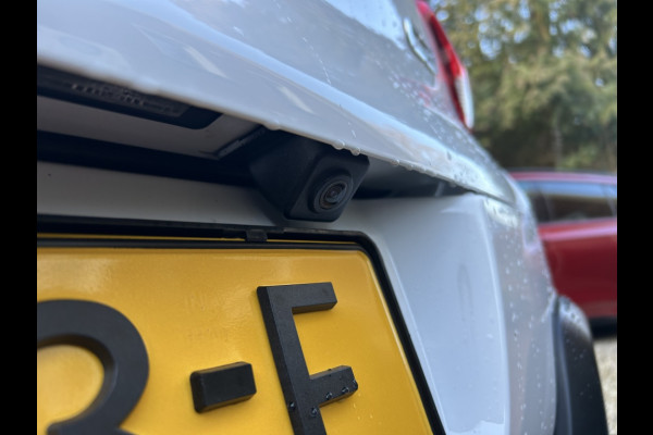 Citroën C3 1.2 Shine Navi, Camera, Carplay, 17" LMV, Trekhaak afn.