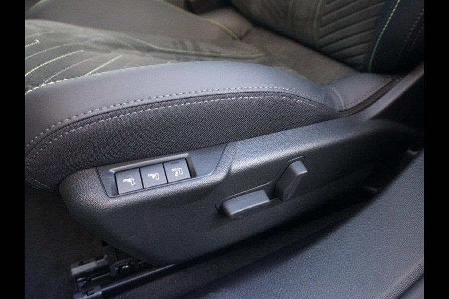 Peugeot e-2008 EV GT 54 kWh | Panorama schuifdak dak |  Warmtepomp | Gripcontrol | All seasonbanden |