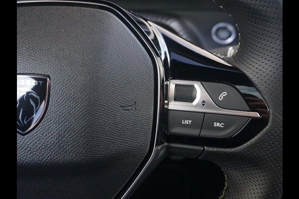 Peugeot e-2008 EV GT 54 kWh | Panorama schuifdak dak |  Warmtepomp | Gripcontrol | All seasonbanden |