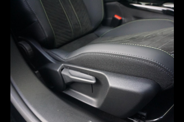 Peugeot e-2008 EV GT 54 kWh | Panorama schuifdak dak |  Warmtepomp | Gripcontrol | All seasonbanden |