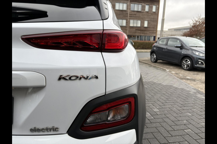 Hyundai Kona EV Fashion 64 kWh 204pk | Dodehoeksensoren | Achteruitrijcamera | Navi | Carplay | Cruise Control | Climate Control |